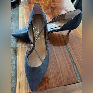 J Renee heels in classic navy with top strap detail size 11 M